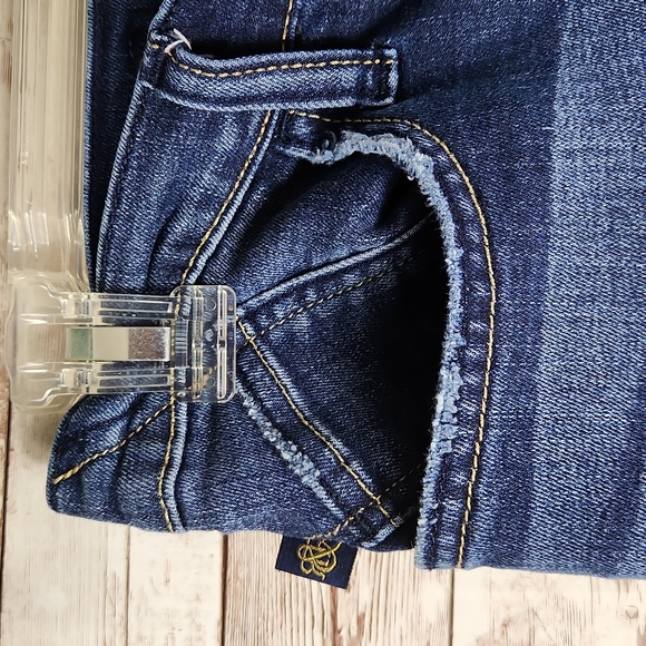 Rock & Republic, 0336, Medium blue wash denim, frayed pockets, Sz 12. - Picture 5 of 14